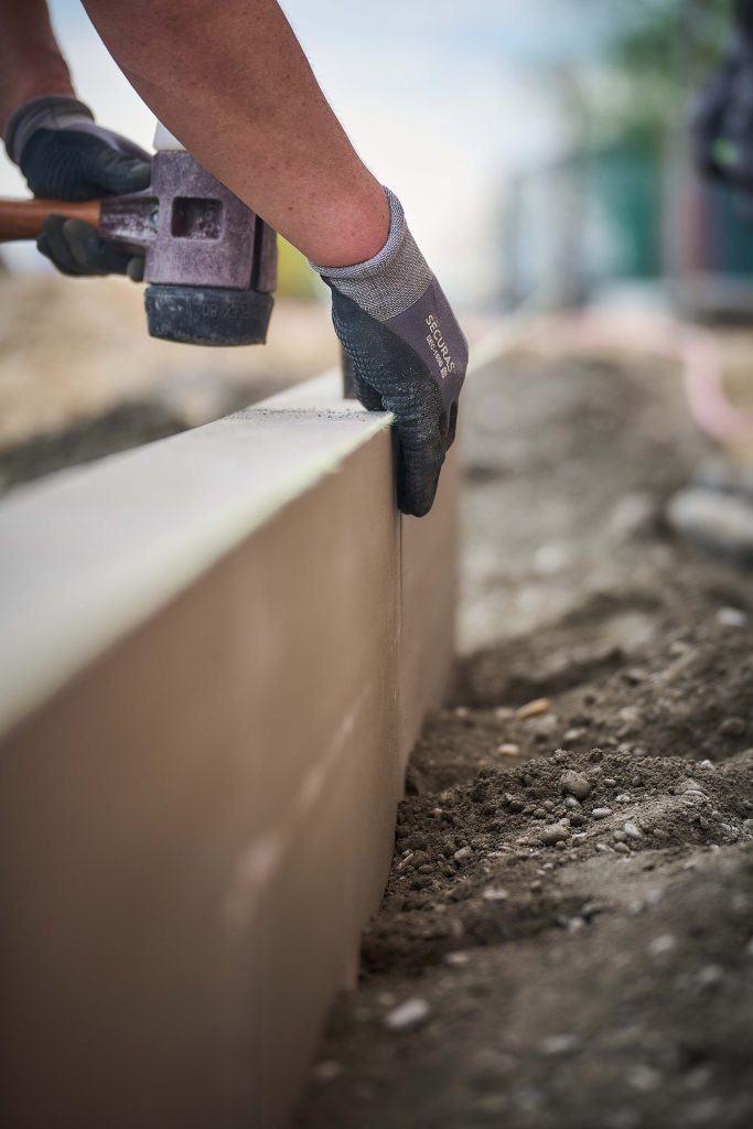 Nahaufnahme Hand mit Hammer